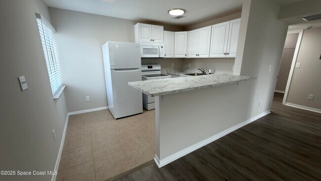 Building Photo - 800 N Fiske Blvd