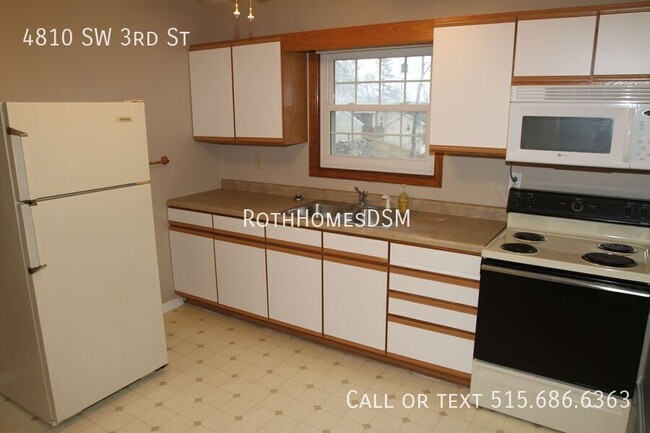 Building Photo - 2 Bedroom 1 Bath Duplex with egress window...