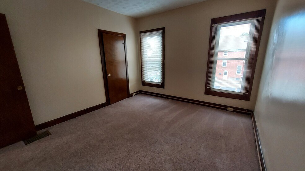 Building Photo - 404 King Ave