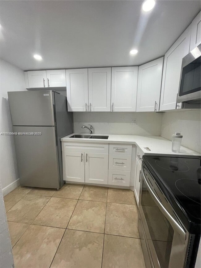 Building Photo - 8607 SW 68th Ct