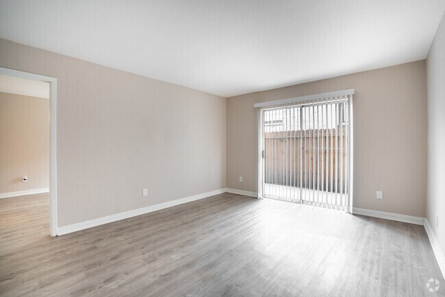 1BR, 1BA - 653SF - Living Room - 8915 Broadway