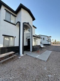 Building Photo - 2205 W Morten Ave