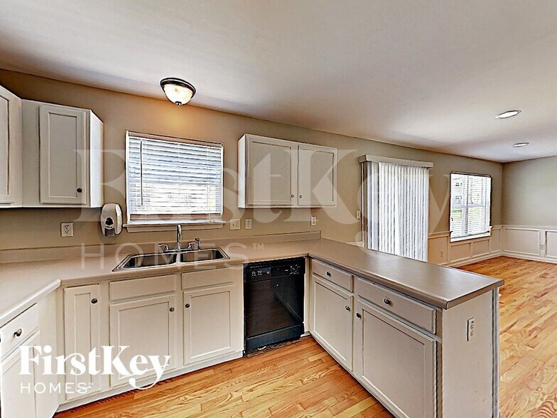 Building Photo - 227 Spring Borough Dr