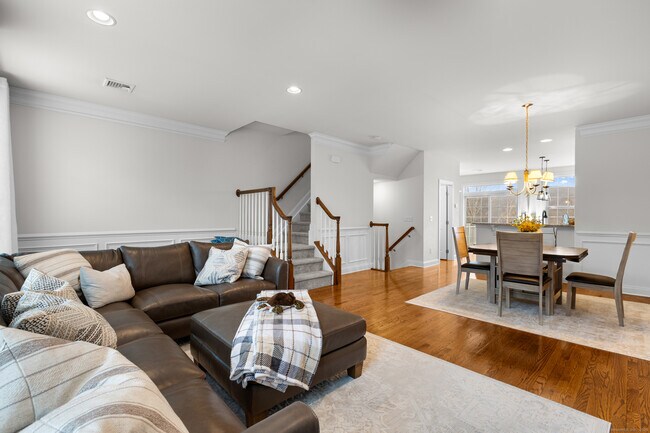 Building Photo - 164 Warrington Round