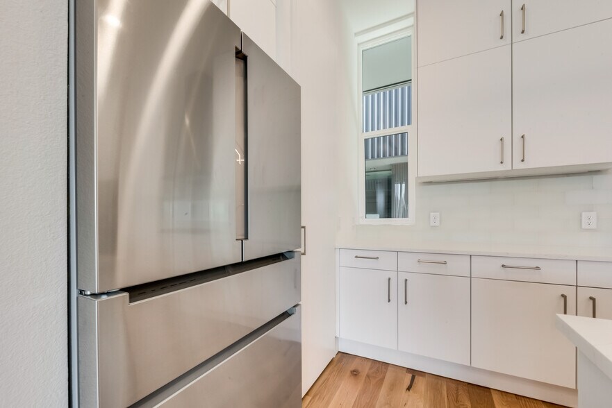 Building Photo - 1906 Annex Ave