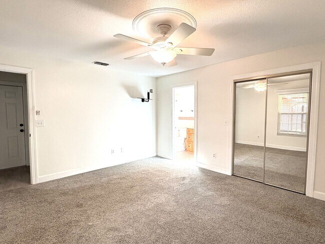 Building Photo - Beautiful 2 Bedroom Ormond Beach Home!