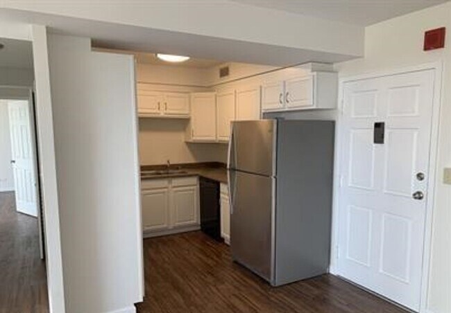 Building Photo - 419 Atkinson Dr. #1105