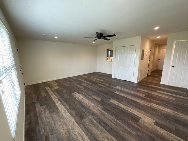 Building Photo - 2918 Montvale Rd