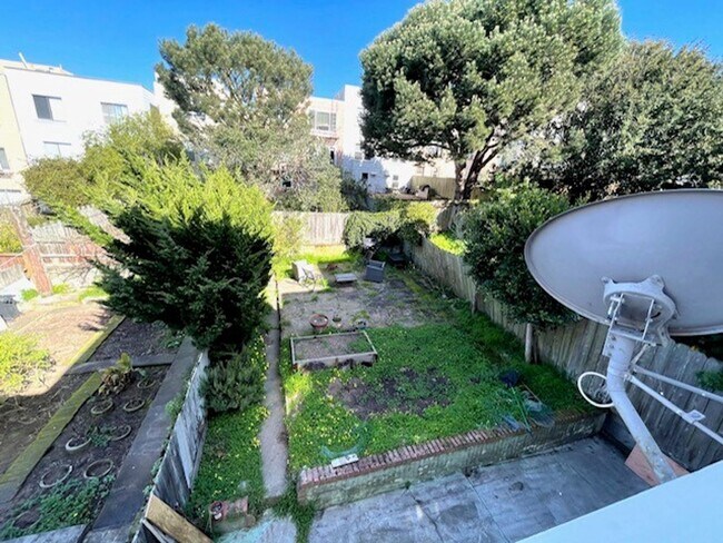 Building Photo - 1446-1448 18th Ave (1320r)