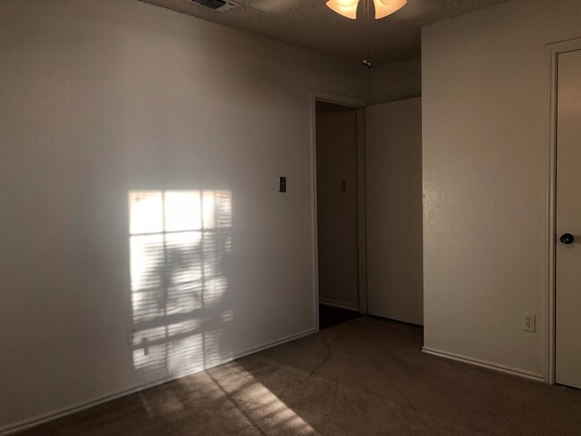 Building Photo - AVAILABLE NOW --Two Bedroom 1.5 Bath Duplex Unit in Euless