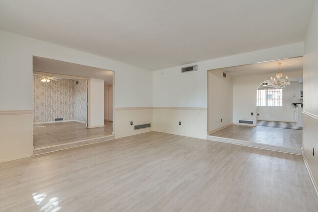 Building Photo - Great East Side Location 4 Bed/2 Bath Home