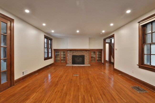 Building Photo - 2104 Iuka Ave