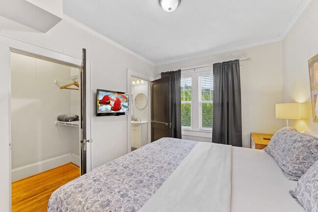 Building Photo - 800 Magnolia Ave