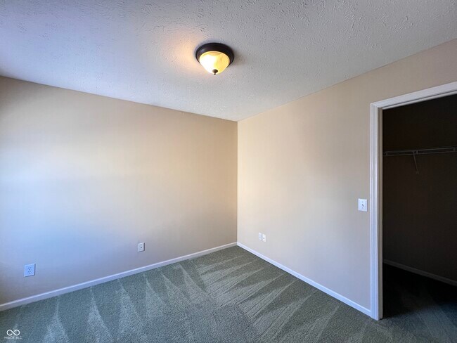 Building Photo - 5913 Sandalwood Dr