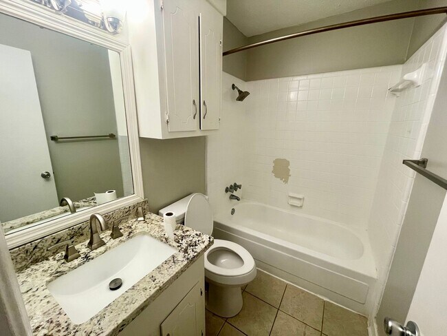 Building Photo - 3/2 for Rent in Madison!