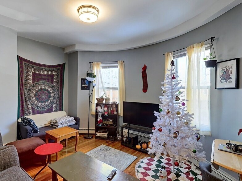 Building Photo - 12 Chilcott Pl