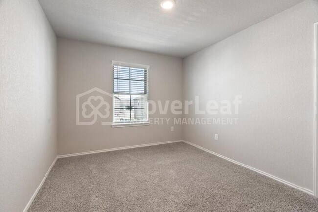 Building Photo - 2433 Ayers Dr