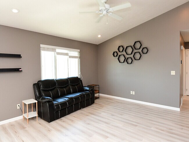 Building Photo - 4225 Yarrow Dr