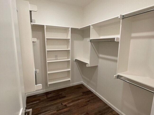 Building Photo - Beautiful 4 Bed, 3 Bath Home In St. James ...