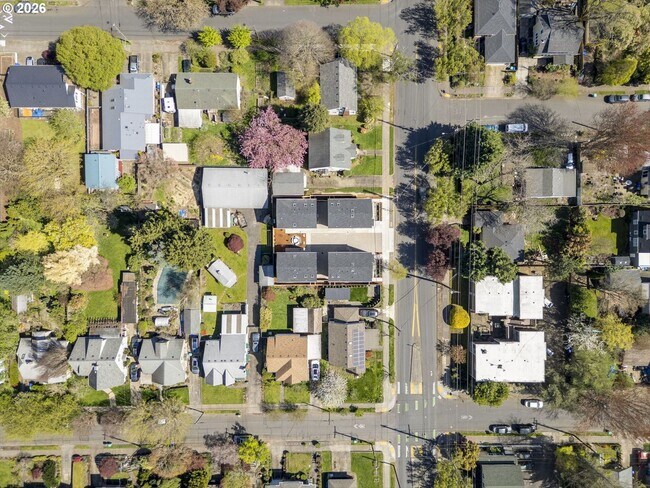 Building Photo - BRAND NEW stylish and modern Mt. Tabor stunner! Available Now!!