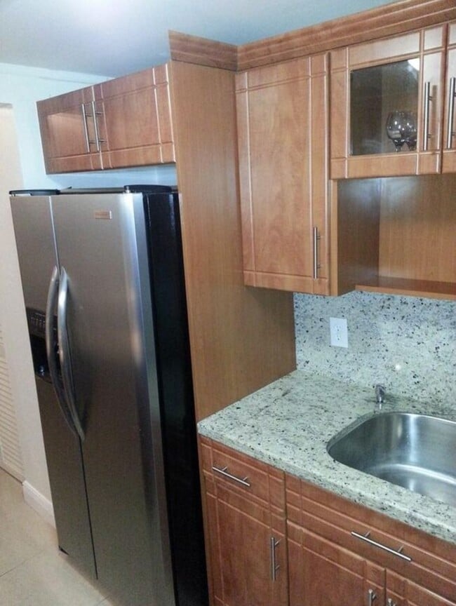 Building Photo - 1725 James Ave