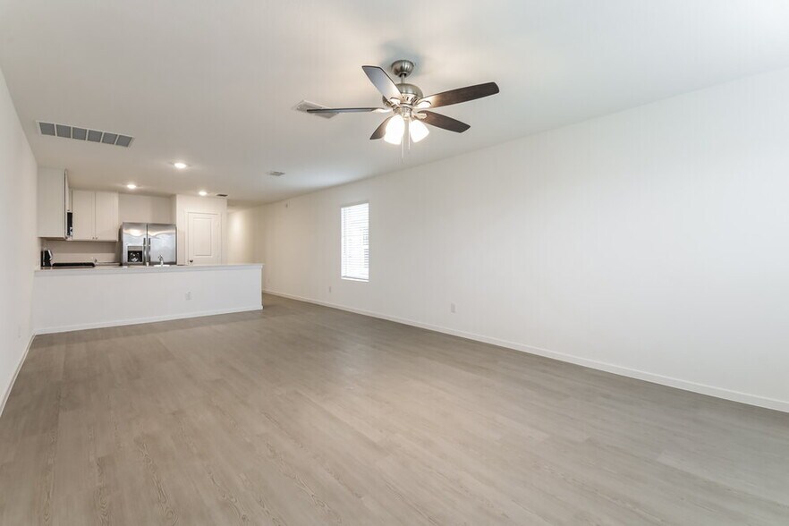 Building Photo - 1717 Crossbill St