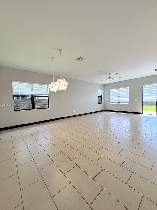 Building Photo - 13651 SW 158th Pl