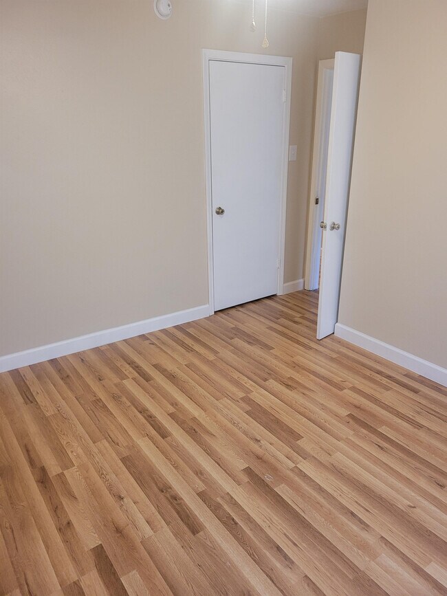 Building Photo - 4808 Fordham Dr