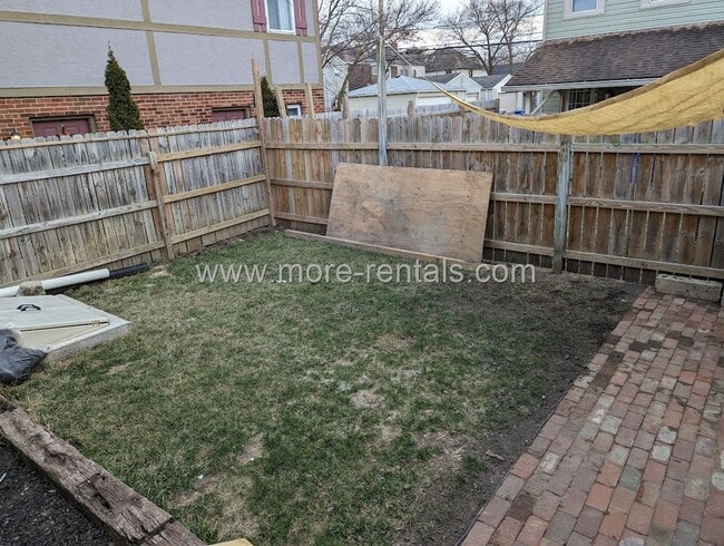 Building Photo - Large remodeled German Village area house