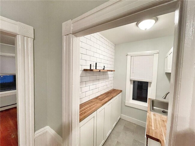 Building Photo - 9 Samoset Ave