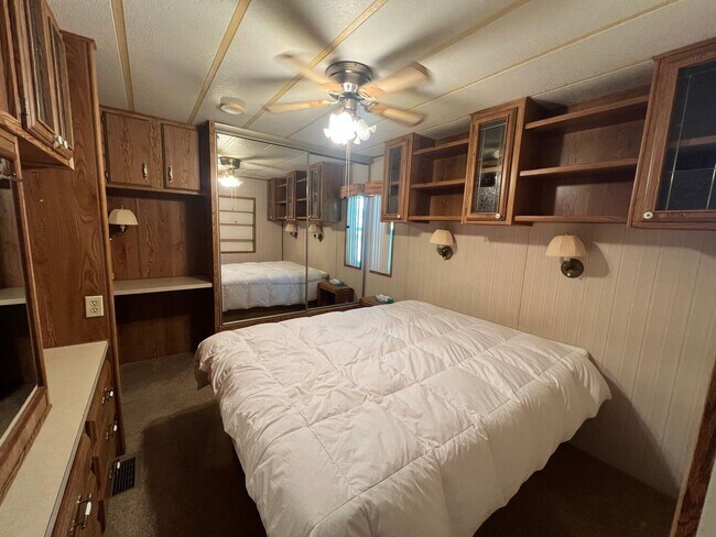 Building Photo - SHORT TERM FOOTHILLS RETREAT!