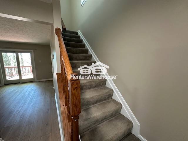 Building Photo - 661 Realm Ct W