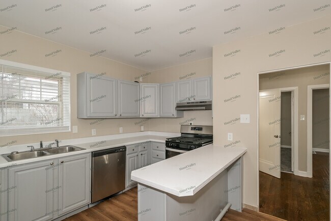 Building Photo - 2434 Hord Ave