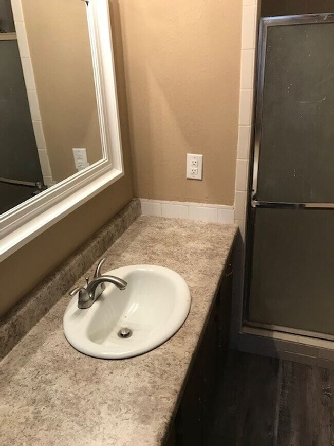 Building Photo - 3 bedroom 2 bath home