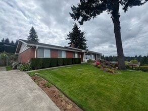 Building Photo - Stunning Three Bedroom With Amazing Views!