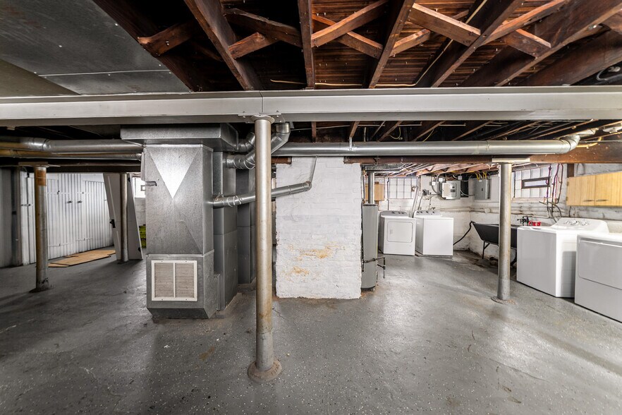Building Photo - 2167 Carabel Ave