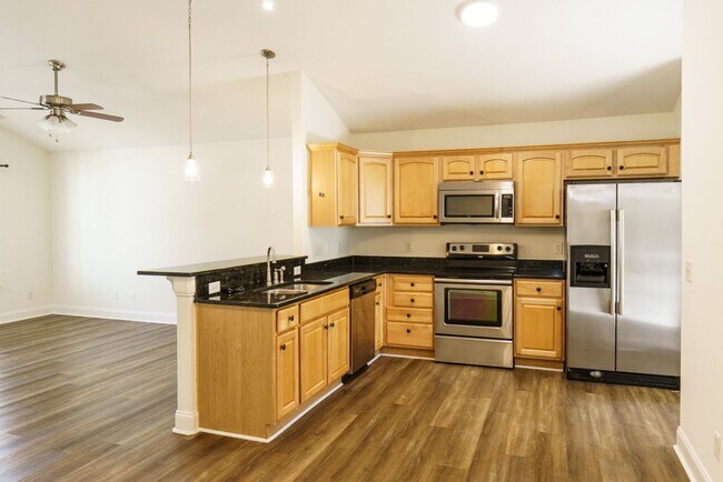 Building Photo - Three Bedroom Home in Hearthstone Lakes Community