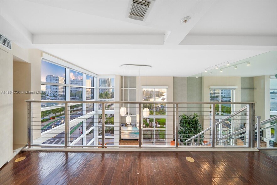 Building Photo - 1701 Sunset Harbour Dr