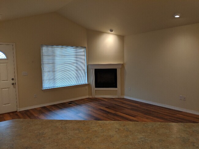 Building Photo - 103 Cally Ln