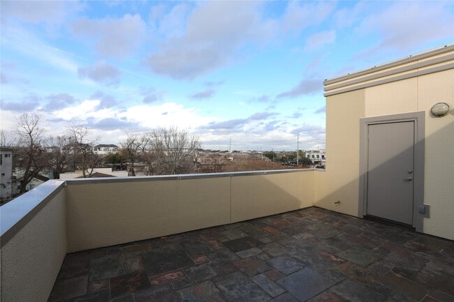 Building Photo - 4215 Lillian St