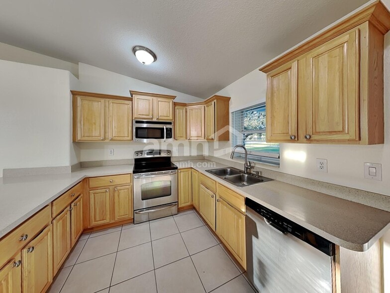 Building Photo - 3090 SW Boxwood Cir