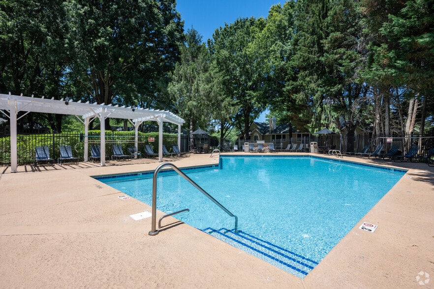 Pool - Stadler Place