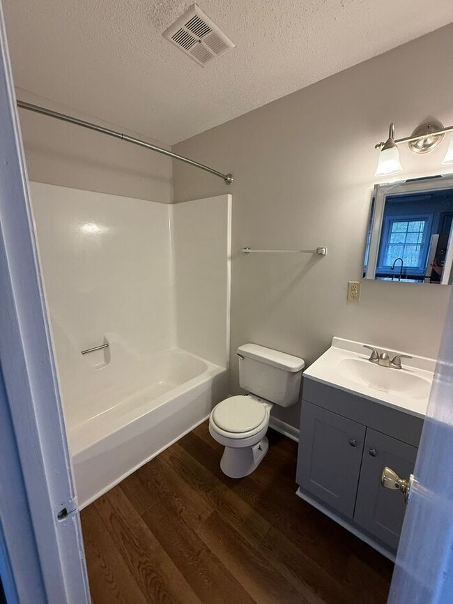 Building Photo - Duke View Apartments