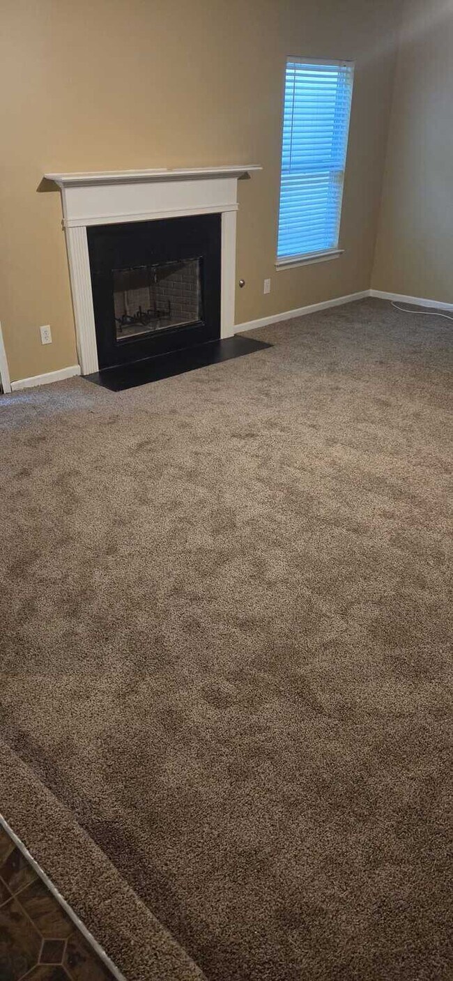 Building Photo - 5 Bedrooms 3baths Home For Rent