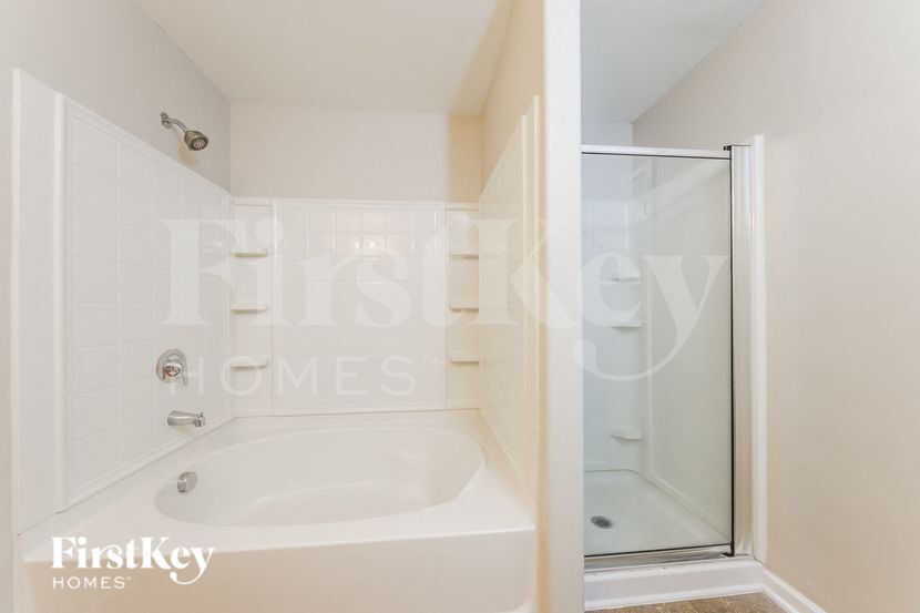 Building Photo - 3929 Creekmoore Dr