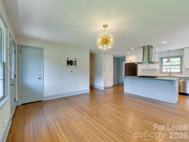 Building Photo - 3921 Sheffield Dr