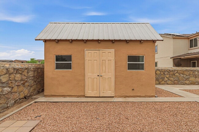 Building Photo - 2-story 3 bed 2.5 bath with loft home in Northeast El Paso