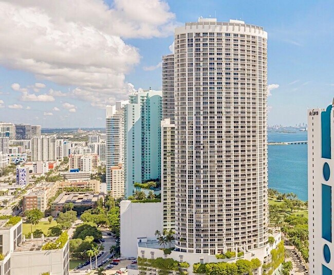 Building Photo - 1750 N Bayshore Dr
