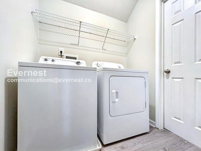 Building Photo - 3039 Broadleaf Trail Rd