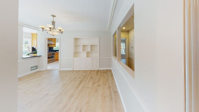 Building Photo - *** Gorgeous 4 bed 3 bath Single Family Ho...